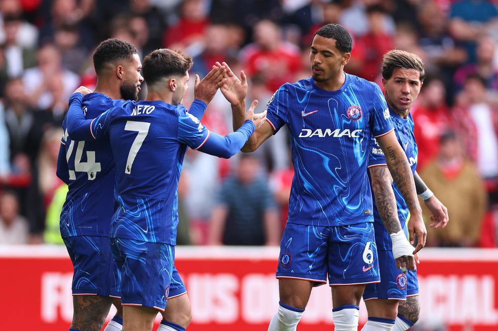 NBA焦点战：篮网客场逆转雄鹿,